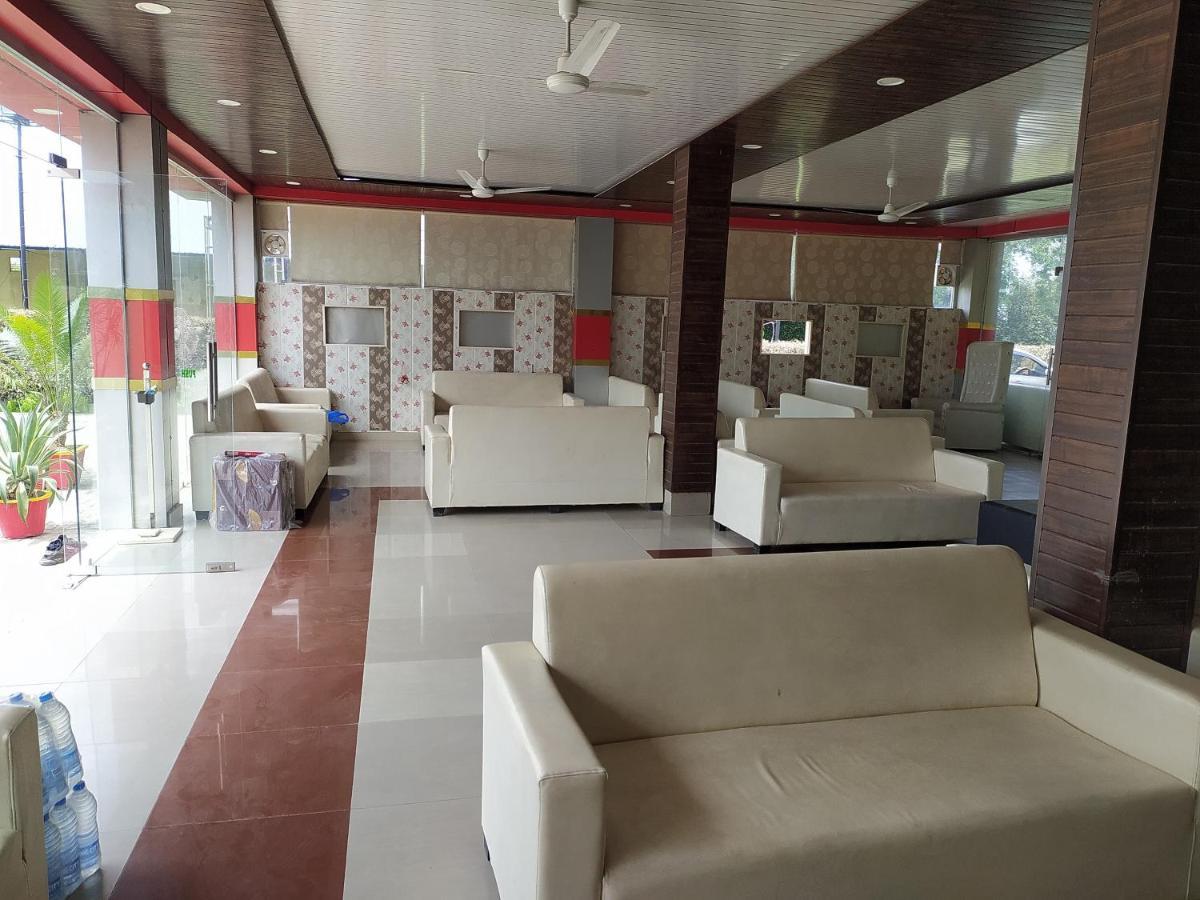 Oyo 82476 Royal Garden Ghaziabad Exterior photo
